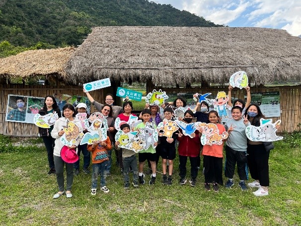 Group photo of farmers and local students